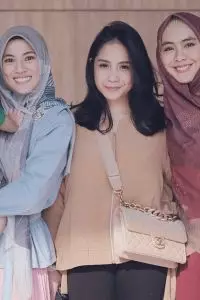 9 Potret lawas Nagita Slavina dan Alyssa Soebandono di sitkom, gaya polos Gigi curi perhatian