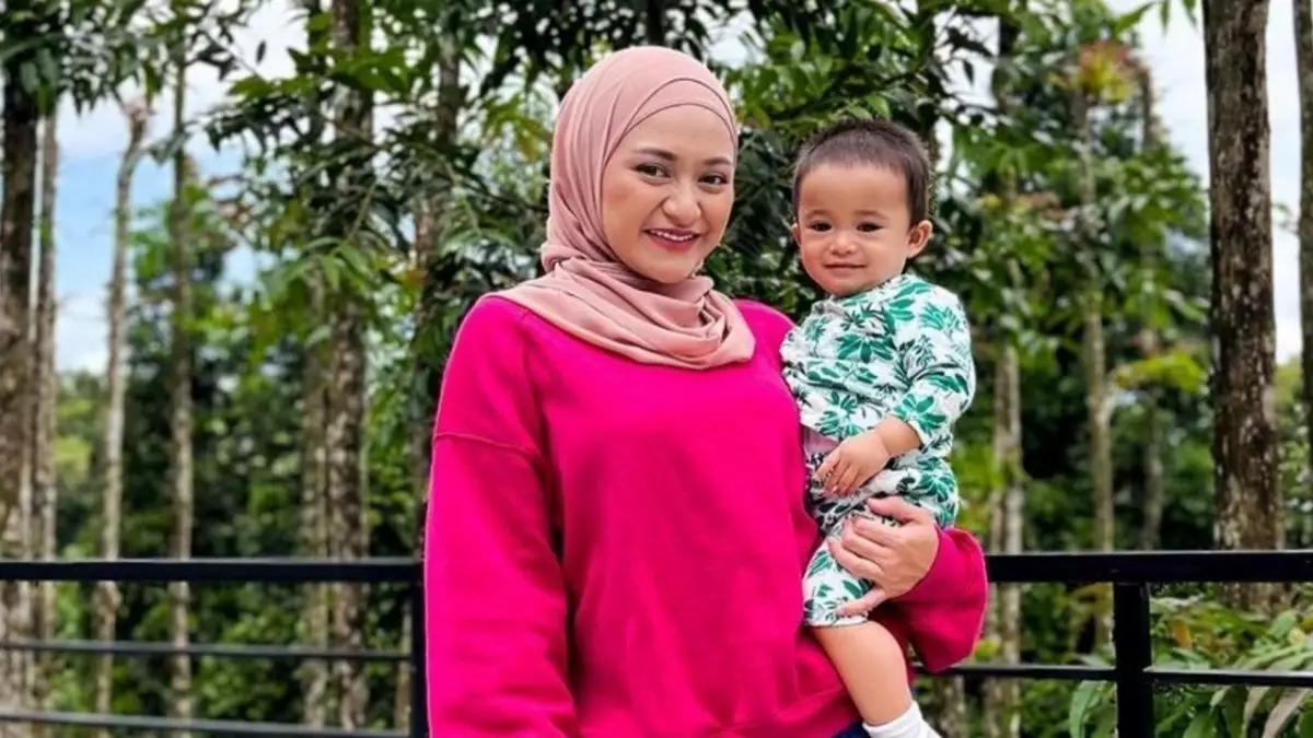 Parasnya plek ketiplek Adzam, begini 5 foto lawas masa kecil Nathalie Holscher