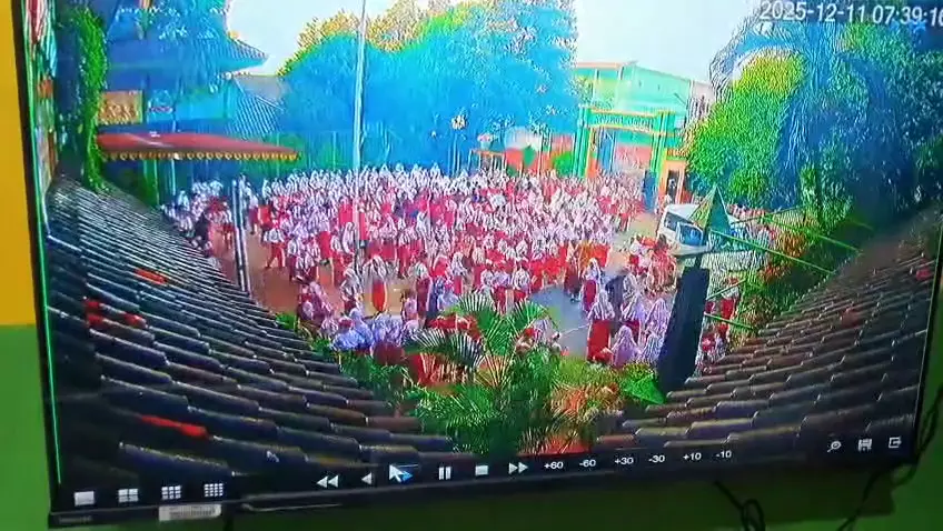 Kronologi mobil MBG tabrak siswa dan guru SDN 01 Kalibaru © 2025 brilio.net Kronologi mobil MBG tabrak siswa dan guru SDN 01 Kalibaru © 2025 brilio.net