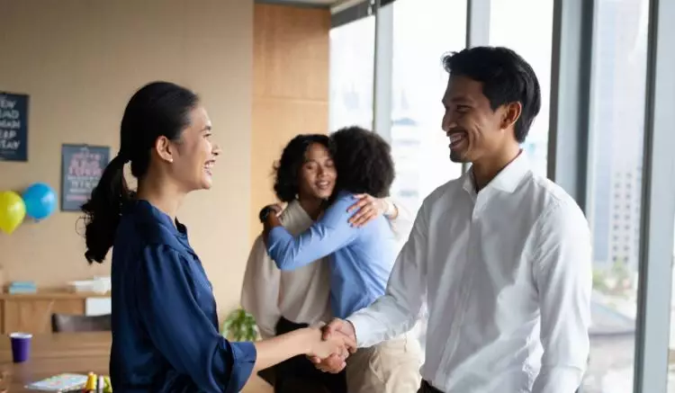 100 Kata-kata perpisahan kantor paling menyentuh, singkat dan bermakna