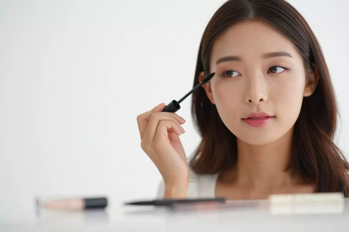 Rekomendasi base makeup untuk hasil natural ala cewek Korea