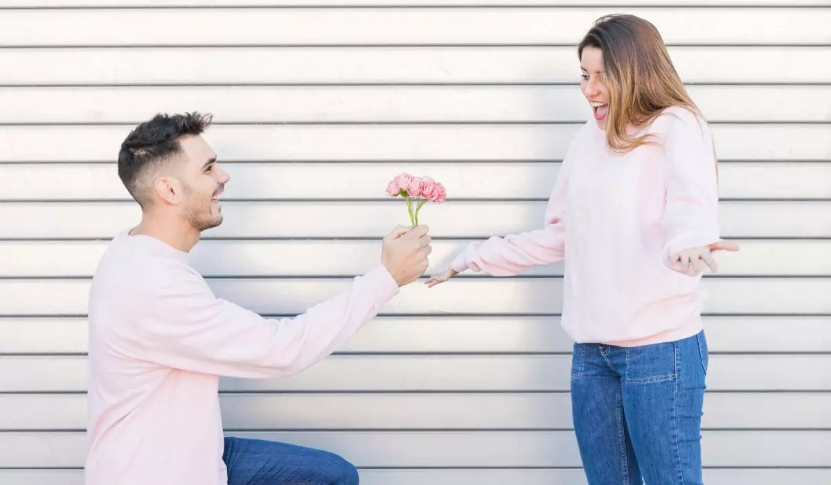 100 Kata-kata romantis buat nenangin pacar yang lagi ngambek, ampuh bikin doi happy lagi