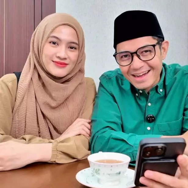 Diisukan cerai, Dude Harlino bantah pisah dengan Alyssa Soebandono