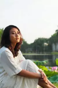 Kata-kata yang menenangkan dapat menjadi teman bagi hati yang rapuh.