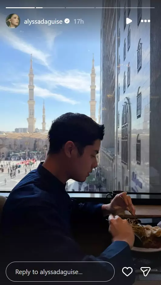 Alyssa dan Al umrah bersama pertama kali © 2025 brilio.net Alyssa dan Al umrah bersama pertama kali © 2025 brilio.net