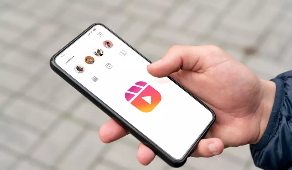 Caption bahasa Inggris aesthetic simple dan kreatif © 2025 brilio.net Caption bahasa Inggris aesthetic simple dan kreatif © 2025 brilio.net