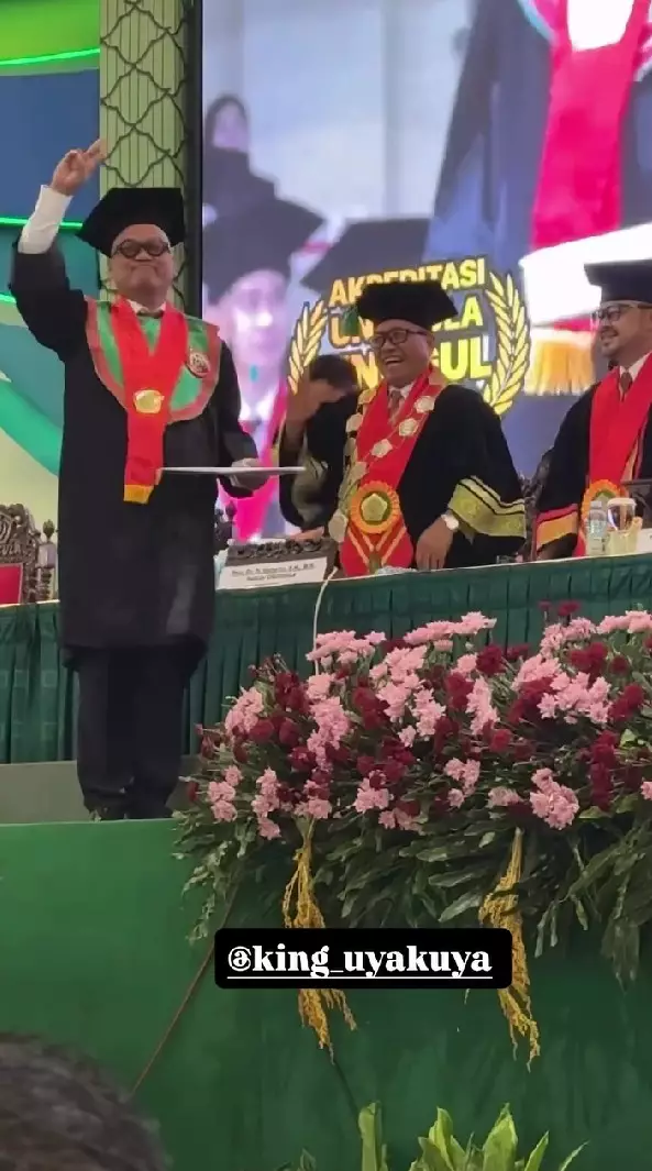 Uya Kuya wisuda S2 di Unissula Semarang © Instagram Uya Kuya wisuda S2 di Unissula Semarang © Instagram