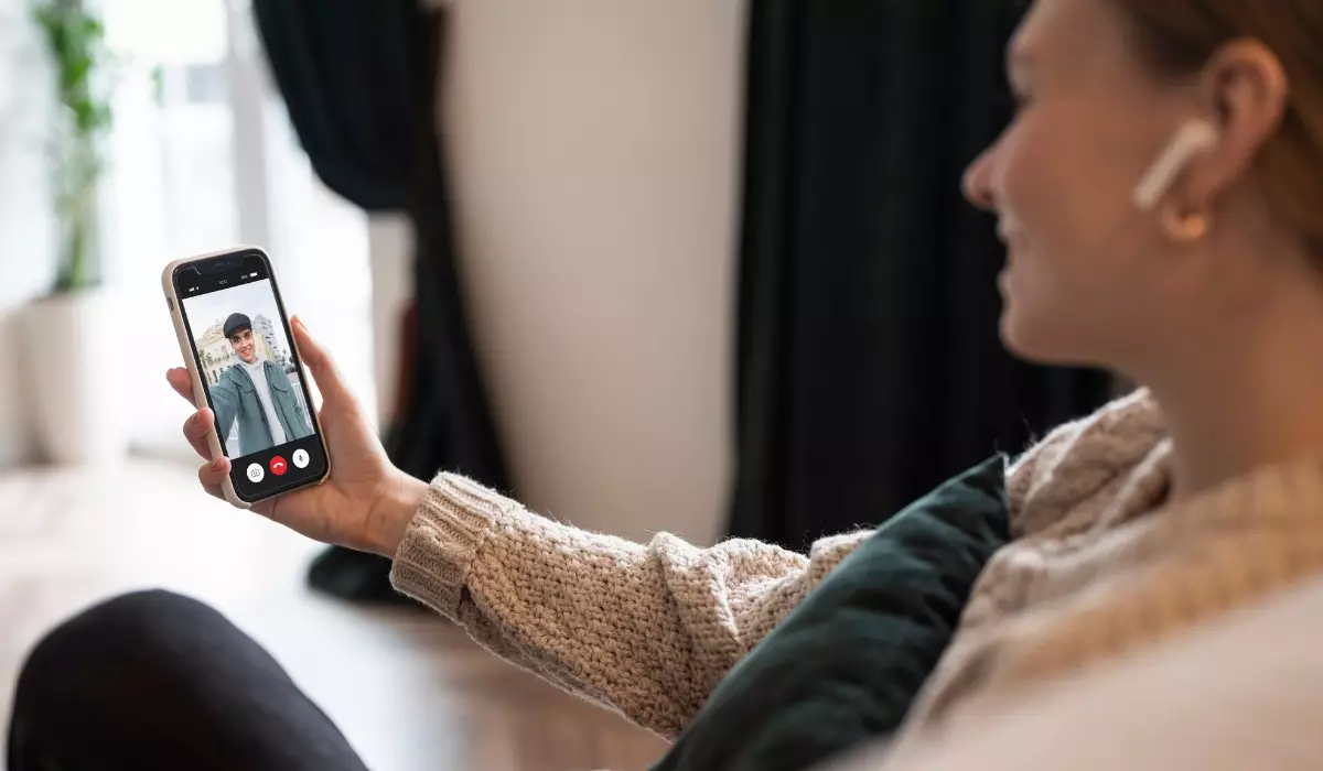 100 Kata-kata cinta jarak jauh (LDR) yang menguatkan, menjaga rasa meski terpisah jauh 100 Kata-kata cinta jarak jauh (LDR) yang menguatkan, menjaga rasa meski terpisah jauh