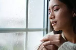 100 Kata-kata pura-pura bahagia, senyum di luar tapi hancur di dalam