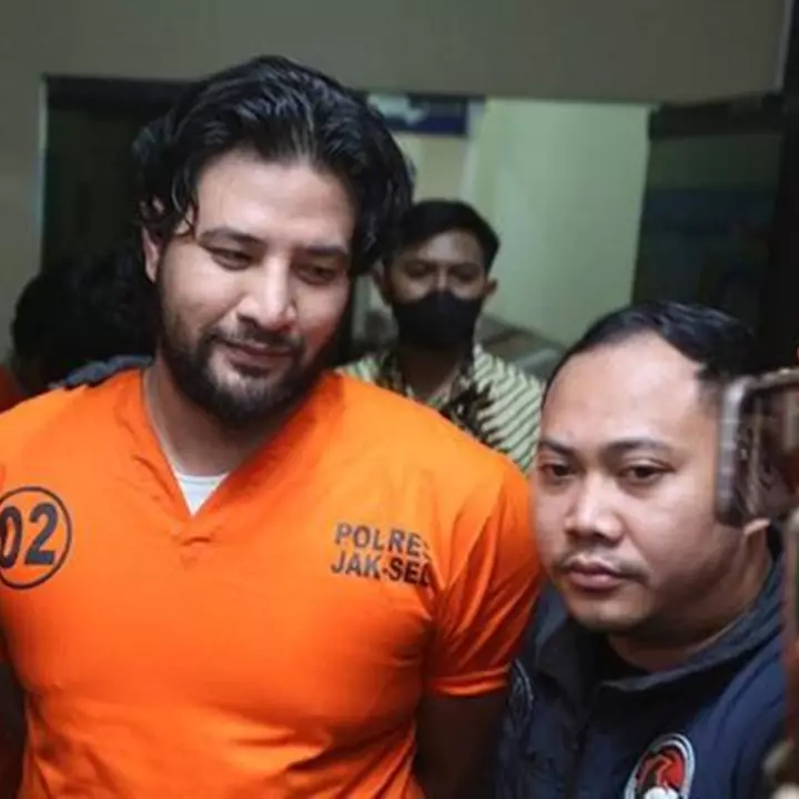 Potret terbaru Ammar Zoni dipindahkan sementara ke Lapas Narkotika Jakarta untuk proses hukum