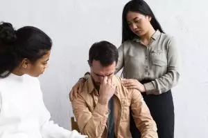 100 Kata-kata menghibur orang sedih, sampaikan ketulusan hati