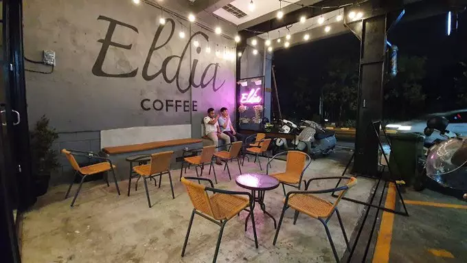 spanduk dagang anime © berbagai sumber spanduk dagang anime © berbagai sumber