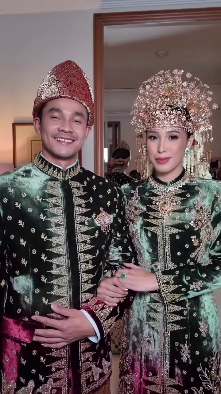 Alifiya Arkana anak Dede Yusuf menikah © 2025 brilio.net Alifiya Arkana anak Dede Yusuf menikah © 2025 brilio.net