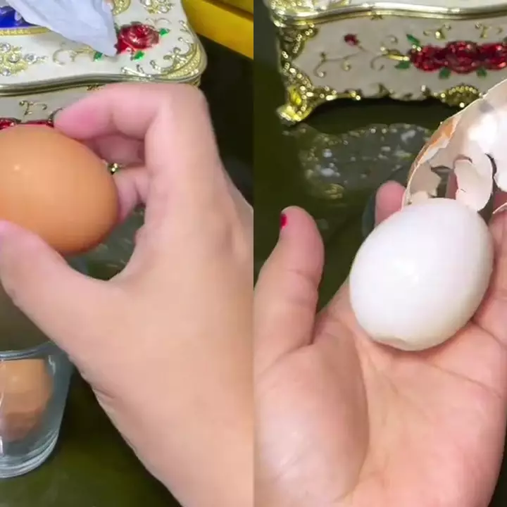Sering kesulitan kupas telur rebus karena lengket? Coba pakai trik ini biar sat-set cuma butuh 5 detik