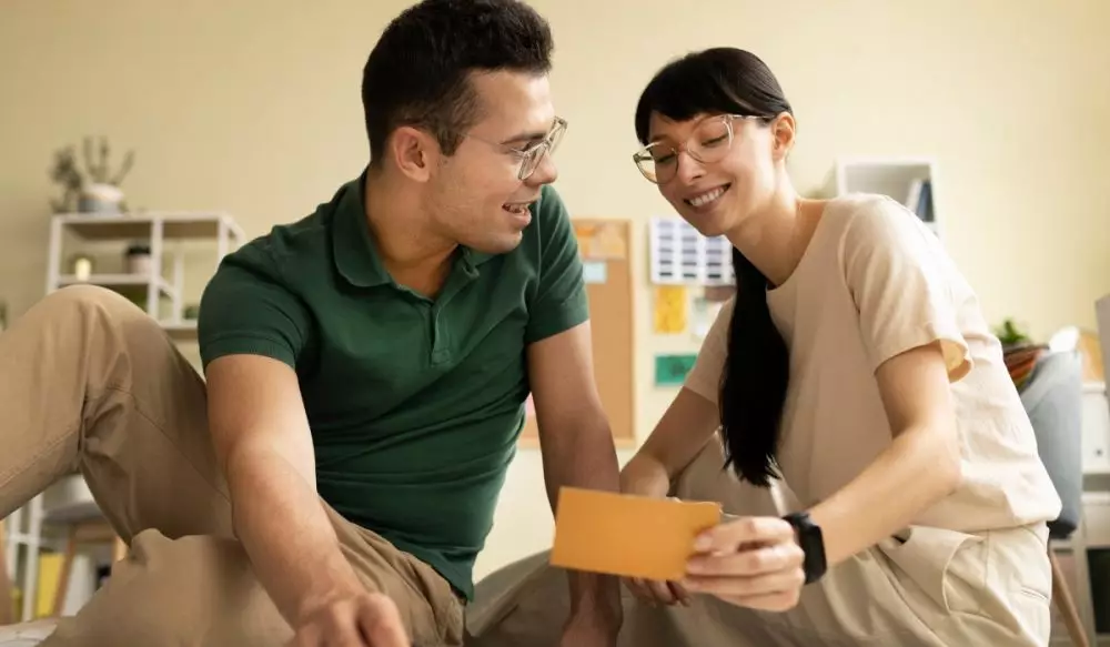 100 Kata-kata cinta singkat yang bikin baper, simpel tapi punya makna yang dalam © 2025 brilio.net 100 Kata-kata cinta singkat yang bikin baper, simpel tapi punya makna yang dalam © 2025 brilio.net