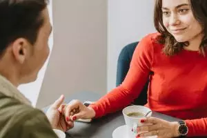 100 Kata-kata cinta singkat yang bikin baper, simpel tapi punya makna yang dalam