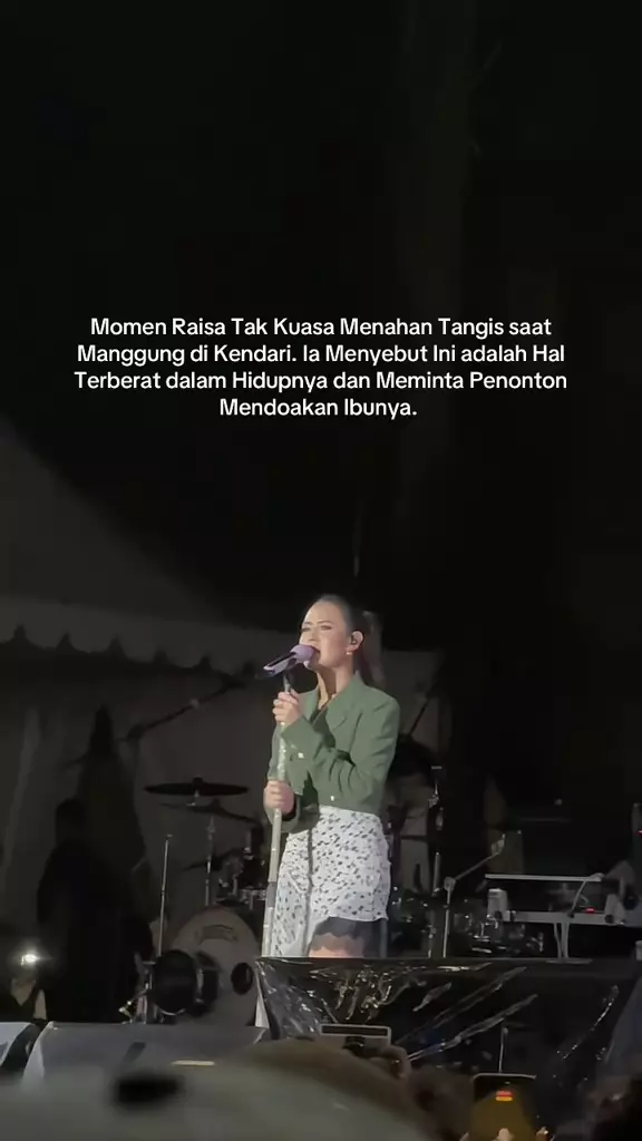 Raisa menangis saat manggung usai ibu meninggal © 2025 brilio.net Raisa menangis saat manggung usai ibu meninggal © 2025 brilio.net