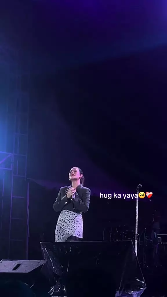 Raisa menangis saat manggung usai ibu meninggal © 2025 brilio.net Raisa menangis saat manggung usai ibu meninggal © 2025 brilio.net