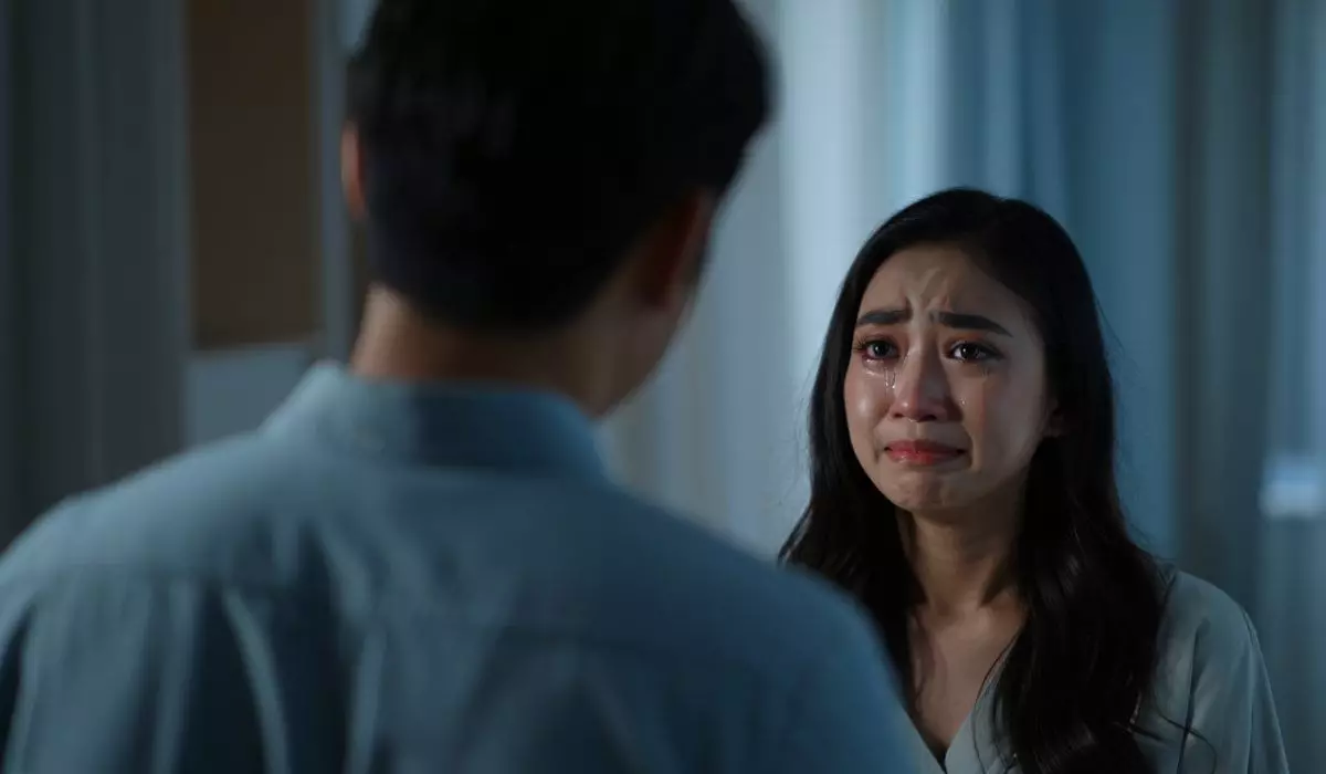 100 Kata-kata bertahan dalam hubungan, saat pergi terasa salah, bertahan terasa sakit