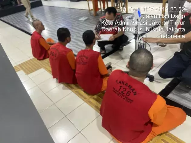 Ammar Zoni dipindah sementara ke blok high risk Lapas Cipinang © 2025 brilio.net Ammar Zoni dipindah sementara ke blok high risk Lapas Cipinang © 2025 brilio.net