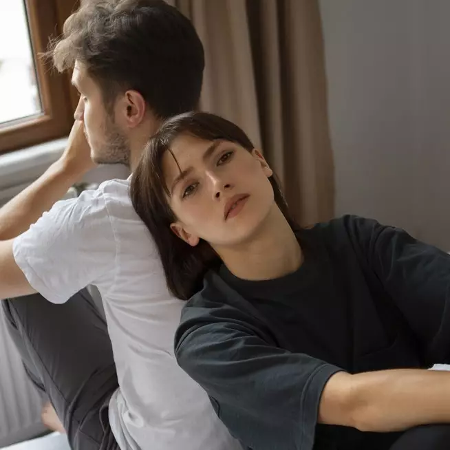 100 Kata-kata hari ini tentang cinta sedih, mewakili perasaan terdalam