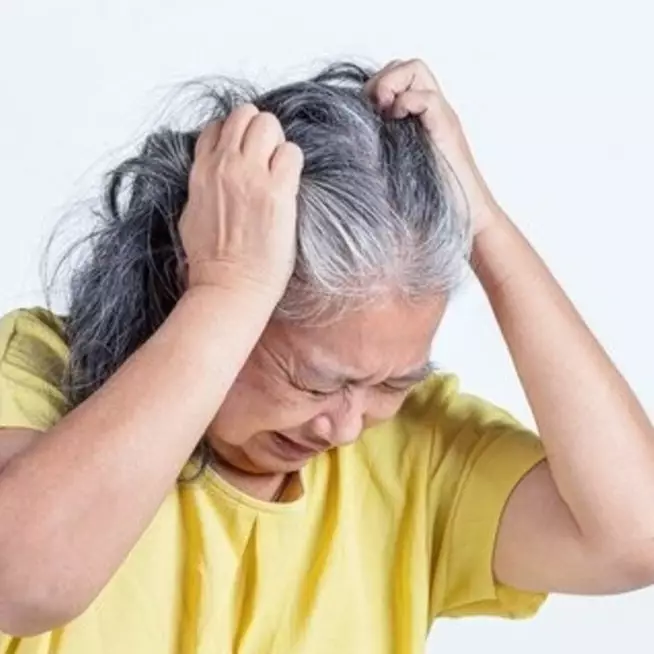 Cara mencegah uban prematur tanpa semir rambut, andalkan 1 bumbu dapur