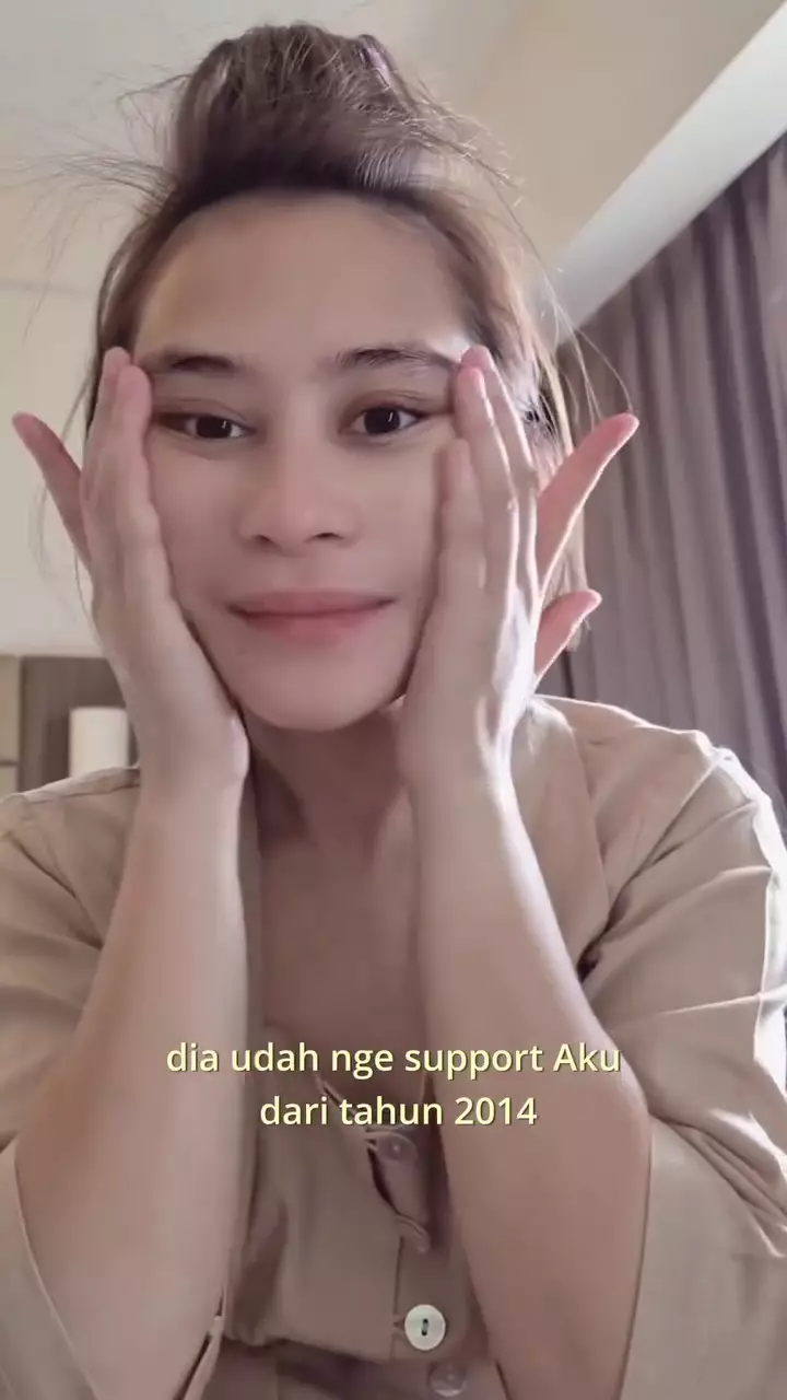 Prilly Latuconsina hadiri nikahan fans © 2025 Instagram Prilly Latuconsina hadiri nikahan fans © 2025 Instagram