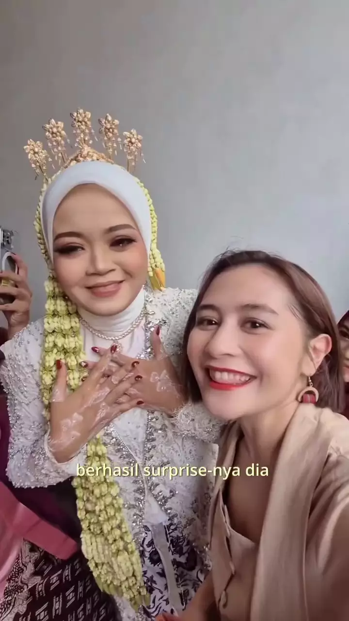 Prilly Latuconsina hadiri nikahan fans © 2025 Instagram Prilly Latuconsina hadiri nikahan fans © 2025 Instagram