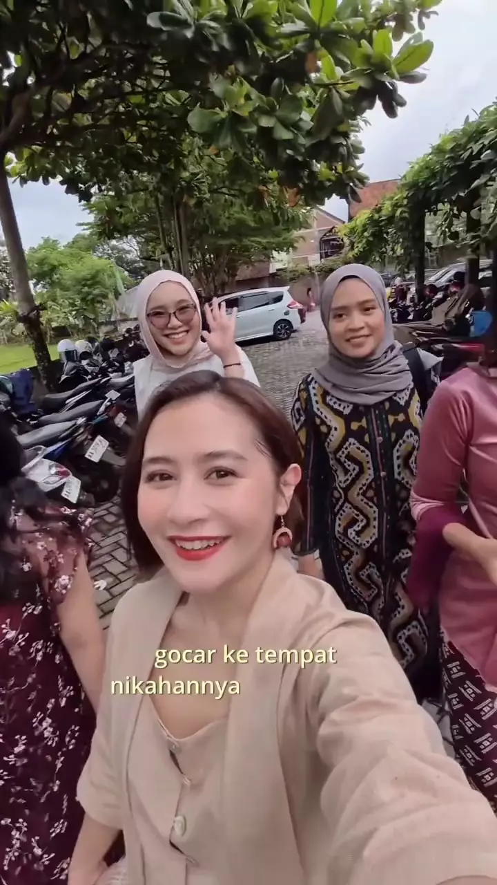 Prilly Latuconsina hadiri nikahan fans © 2025 Instagram Prilly Latuconsina hadiri nikahan fans © 2025 Instagram