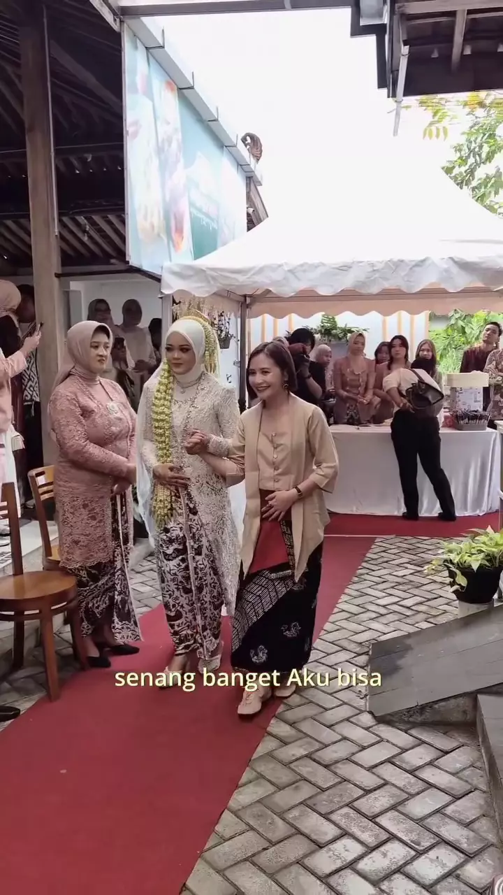 Prilly Latuconsina hadiri nikahan fans © 2025 Instagram Prilly Latuconsina hadiri nikahan fans © 2025 Instagram