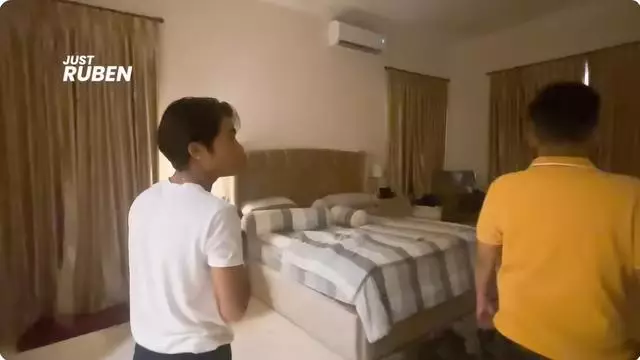 potret kamar tidur ruben onsu penuh tempelan hafalan doa harian © 2025 brilio.net