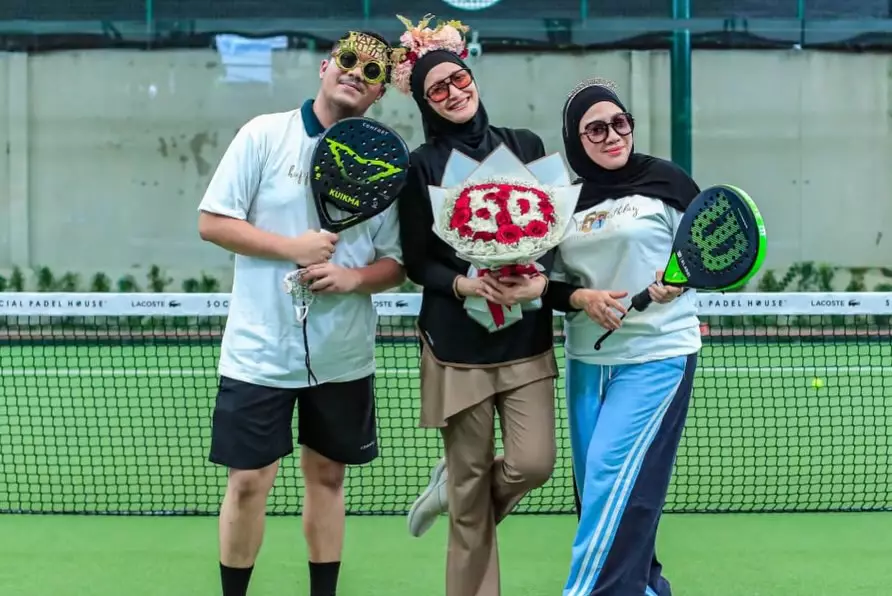 Inneke Koesherawati dapat kejutan ultah © Instagram Inneke Koesherawati dapat kejutan ultah © Instagram