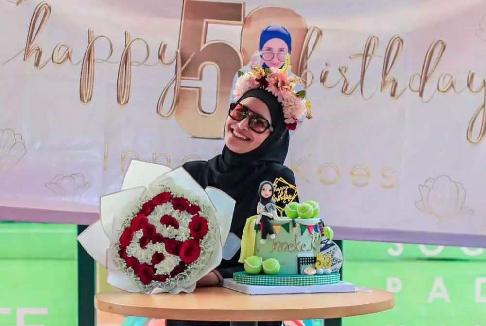 Inneke Koesherawati dapat kejutan ultah © Instagram Inneke Koesherawati dapat kejutan ultah © Instagram