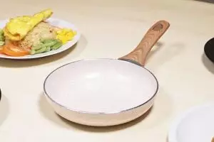 9 Rekomendasi panci keramik favorit di bawah Rp300 ribu, estetik, anti lengket, dan mudah dibersihkan