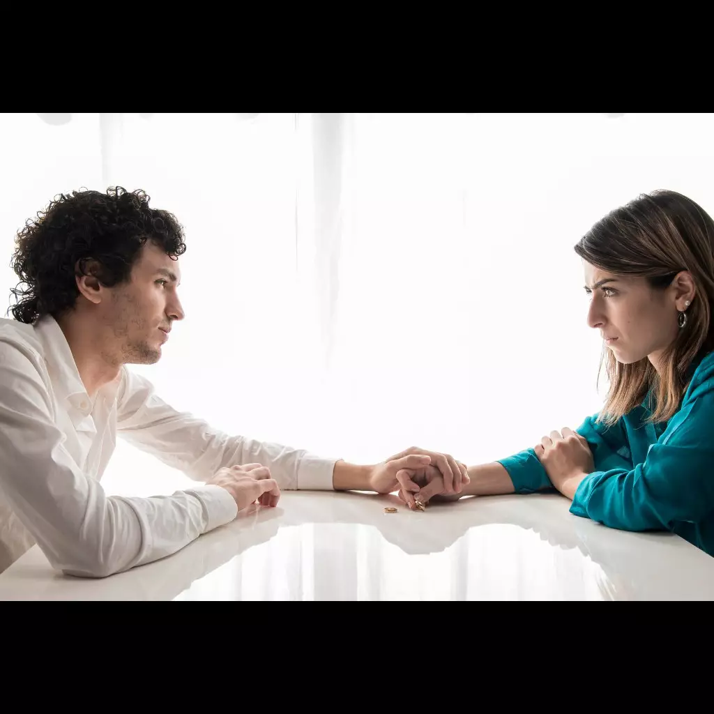 100 Kata-kata cinta realistis yang menguatkan hubungan saat mulai lelah