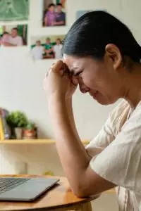 Rindu keluarga di kampung halaman kerap hadir di waktu-waktu tak terduga.