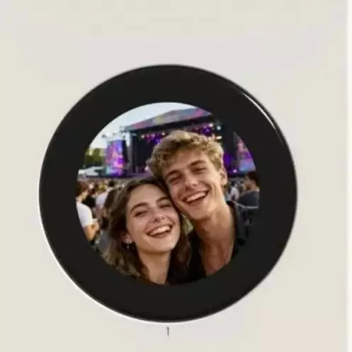 Casing unik iPhone 17 Pro ini bisa jadi layar kedua plus ada tambahan slot microSD, loh!