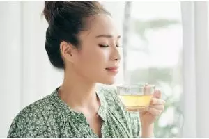 Menyamarkan kerutan dengan meminum kolagen, begini trik bikin minuman antipenuaan cuma pakai sayuran