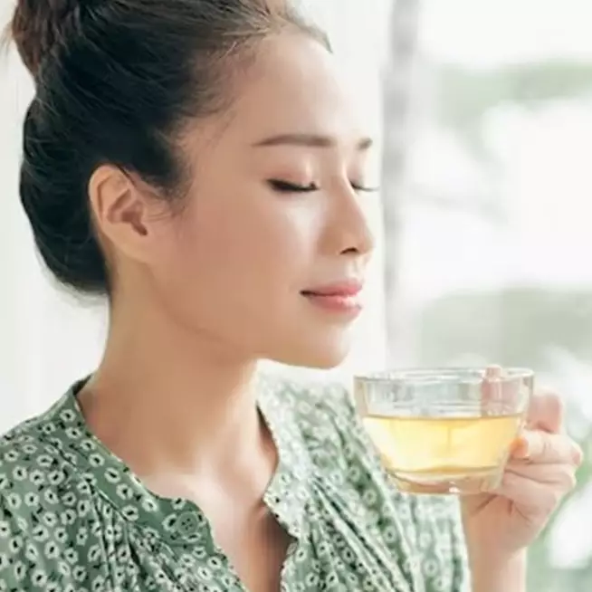 Menyamarkan kerutan dengan meminum kolagen, begini trik bikin minuman antipenuaan cuma pakai sayuran