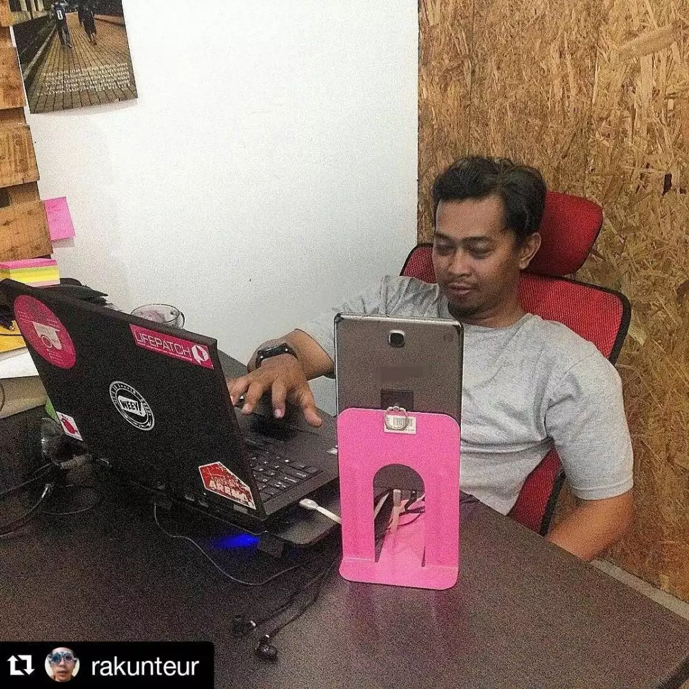 life hack nonton di HP © Instagram life hack nonton di HP © Instagram