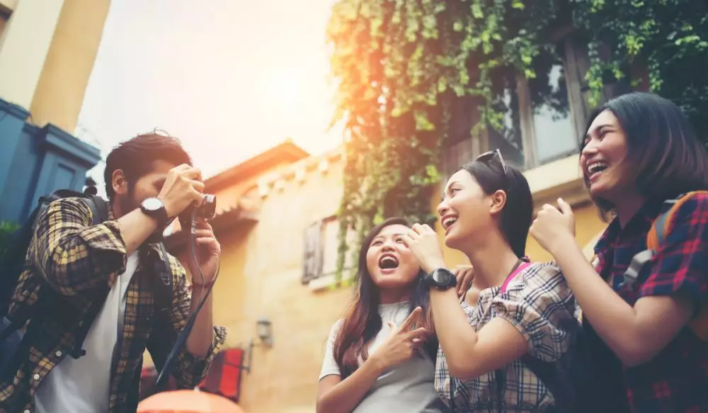 100 Kata-kata bijak persahabatan lucu, singkat tapi kena di hati © 2025 brilio.net 100 Kata-kata bijak persahabatan lucu, singkat tapi kena di hati © 2025 brilio.net