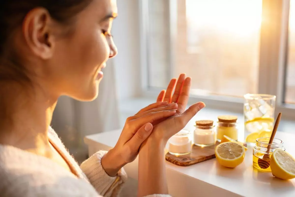 Gara-gara panas jadi belang? Coba 1 jenis minuman ini biar kulit balik cerah