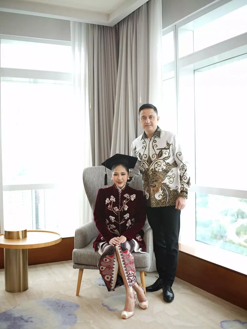 Cica Andjani wisuda S1 di LSPR © Instagram