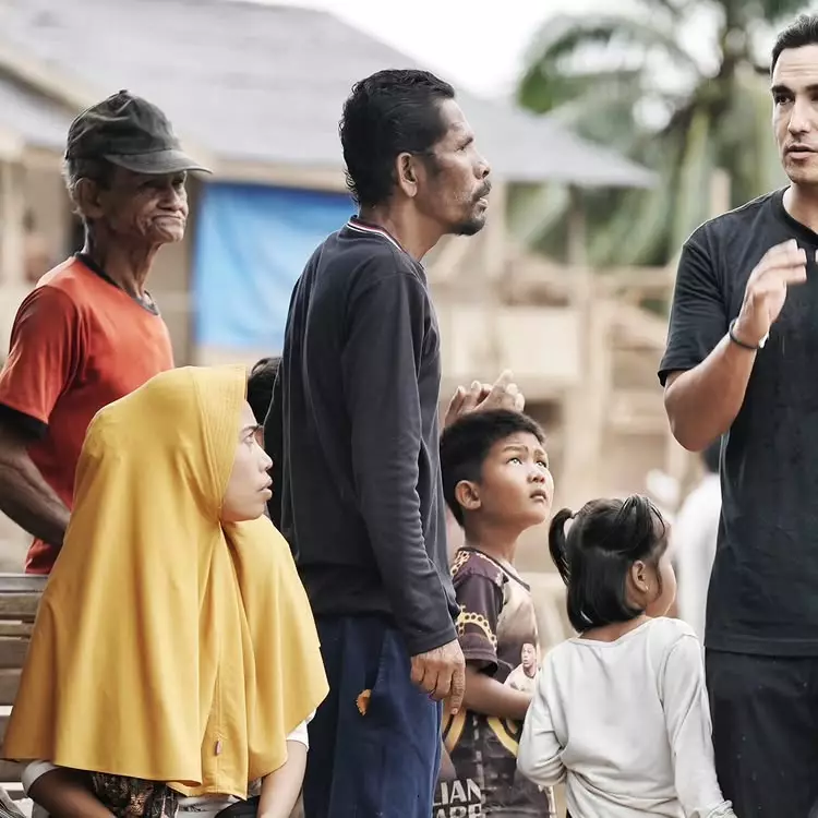 Hamish Daud datangi korban Aceh di tengah putusan cerai Raisa © 2025 Instagram