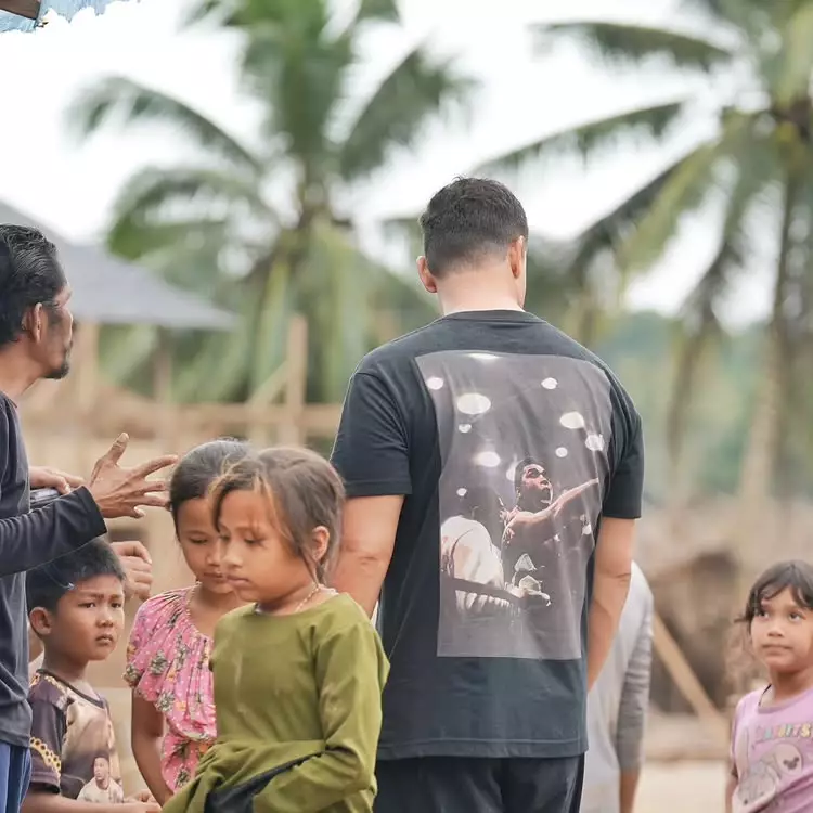 Hamish Daud datangi korban Aceh di tengah putusan cerai Raisa © 2025 Instagram