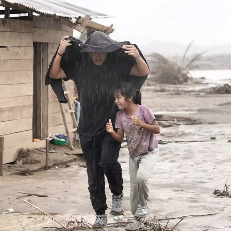 Hamish Daud datangi korban Aceh di tengah putusan cerai Raisa © 2025 Instagram