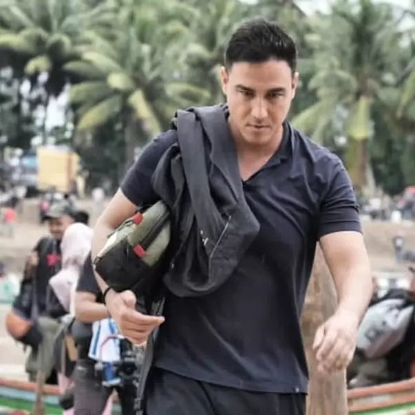 9 Potret Hamish Daud datangi korban bencana Aceh di tengah putusan cerai dengan Raisa, hibur anak-anak