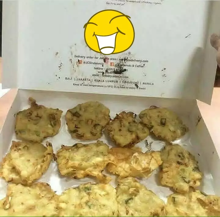 momen apes buka bungkus makan © berbagai sumber momen apes buka bungkus makan © berbagai sumber