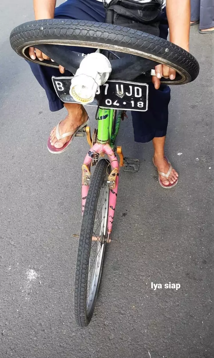 benda absurd di sepeda © berbagai sumber benda absurd di sepeda © berbagai sumber
