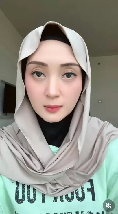 suami Della Puspita beberkan fakta sebaliknya © Instagram suami Della Puspita beberkan fakta sebaliknya © Instagram